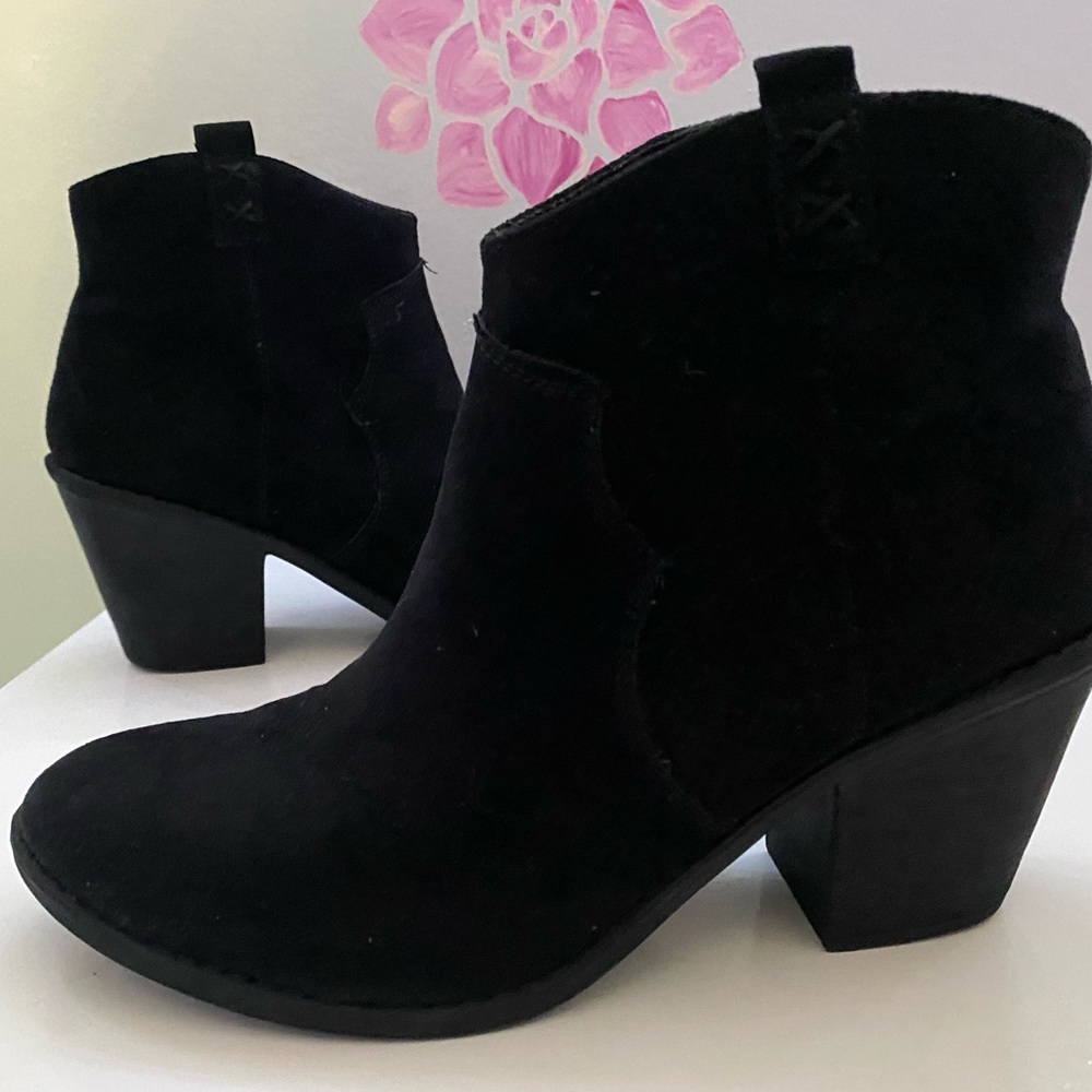 Women’s black boots - Picture 3 of 4